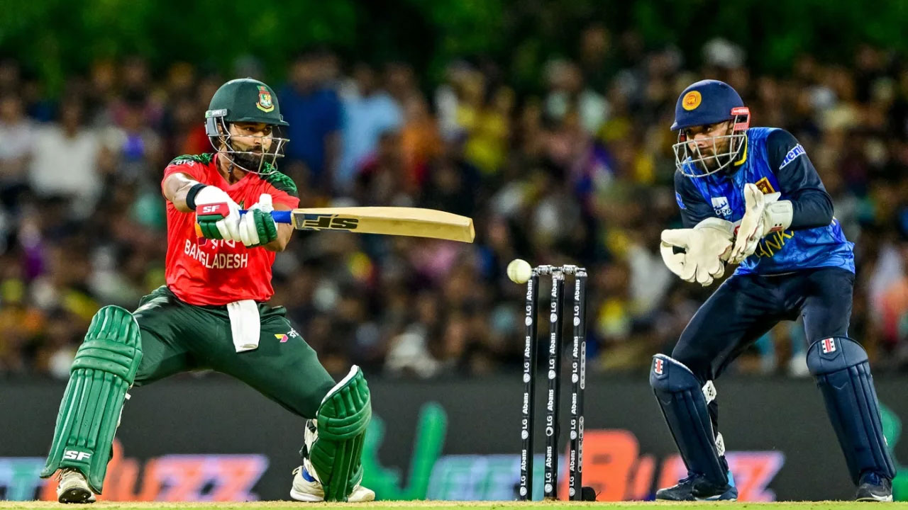 জাকের-শামিমের ব্যাটে লড়াইয়ের পুঁজি পেল বাংলাদেশ