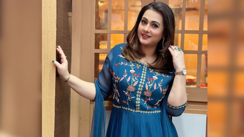 সিন্ডিকেটের বেড়াজালে আটকা পূর্ণিমা