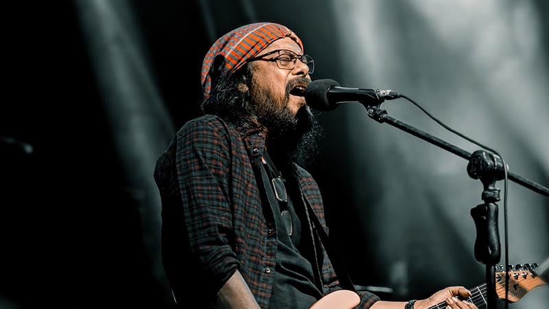 জেমসের কনসার্ট নিয়ে উন্মাদনা