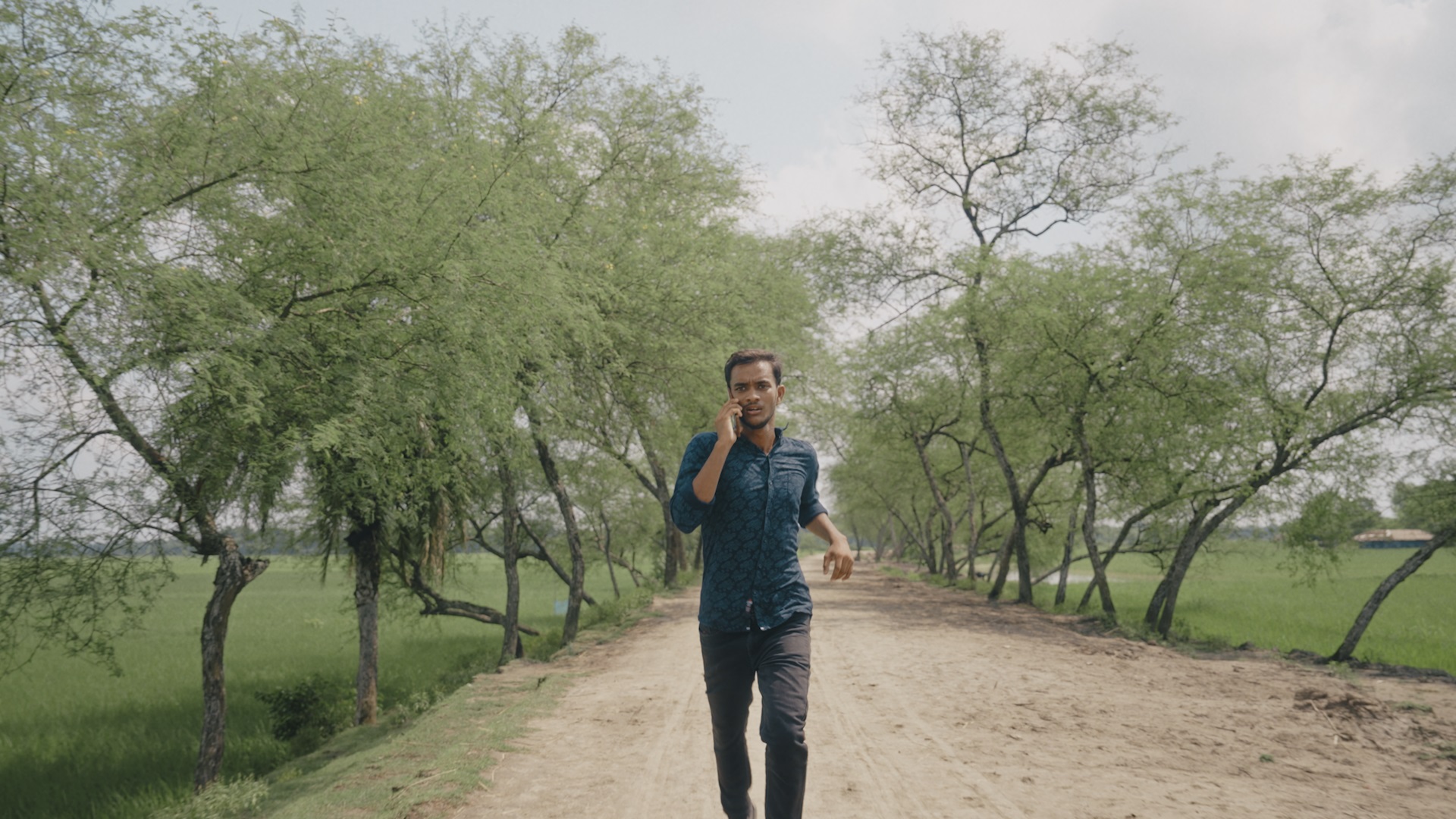 ‘পার্থ তুই কনে? প্রধানমন্ত্রী পলাইছে, শুনিছিস’