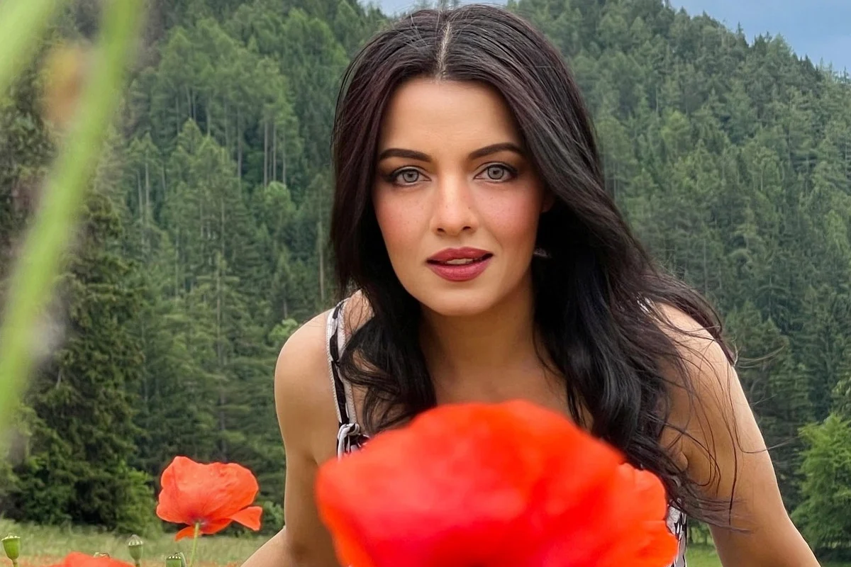 স্বামীর বিরুদ্ধে অভিনেত্রীর মামলা