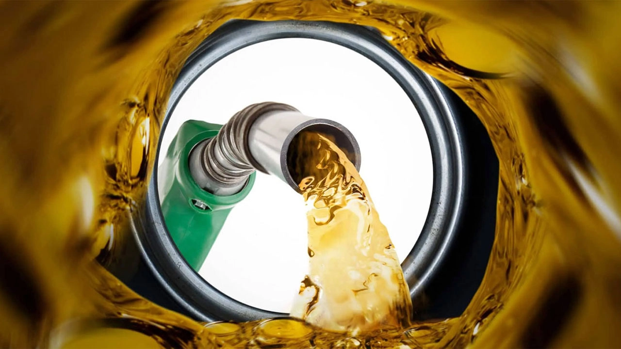 যুদ্ধে তেলের দাম হু হু করে বাড়ছে, চাপে বিশ্ব অর্থনীতি