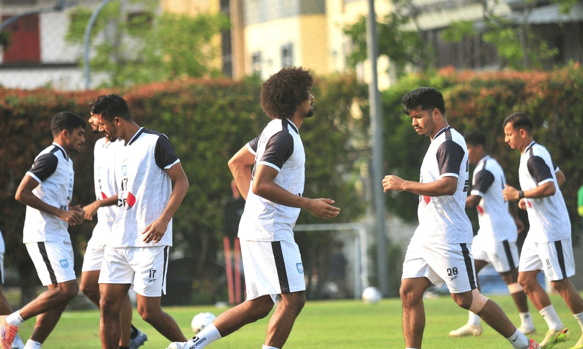 ঘুরে দাঁড়াতে মরিয়া বাংলাদেশ