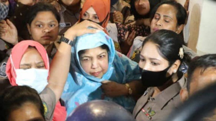 হুড়োহুড়িতে আদালতের সিঁড়িতে পড়ে গেলেন শিরীন শারমিন চৌধুরী