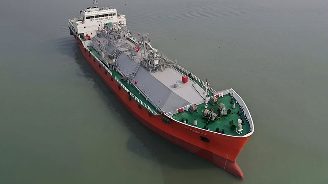 এলপিজি নিয়ে এলো দুই জাহাজ, পথে আরও একটি