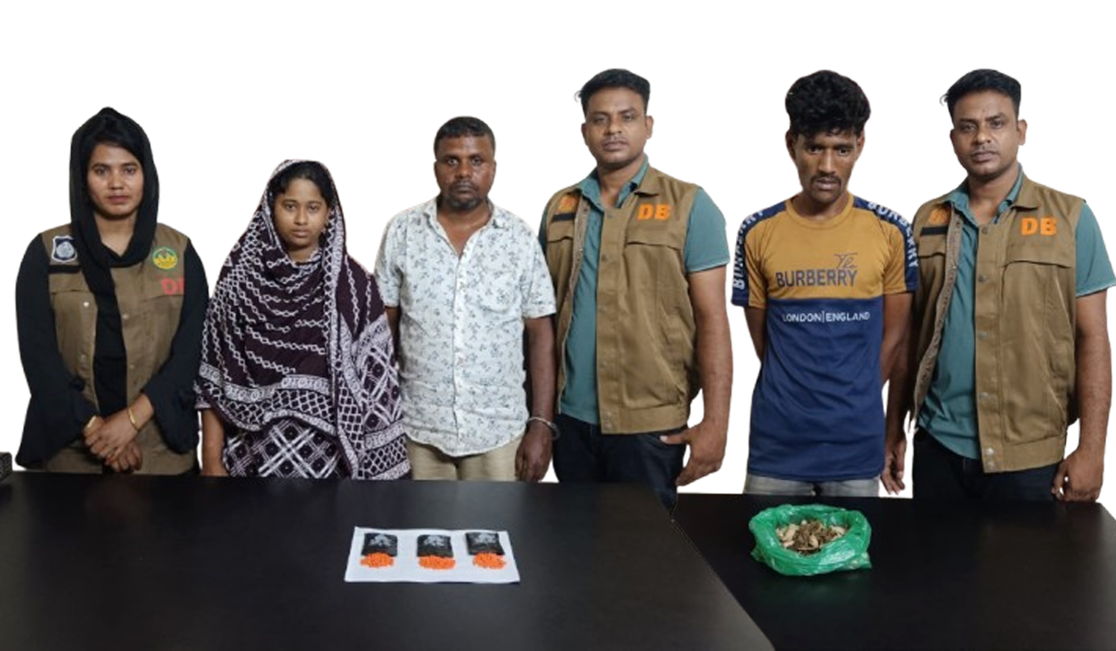 রাজশাহীতে পুলিশের পৃথক অভিযানে নারীসহ ৩ মাদক ব্যবসায়ী গ্রেপ্তার