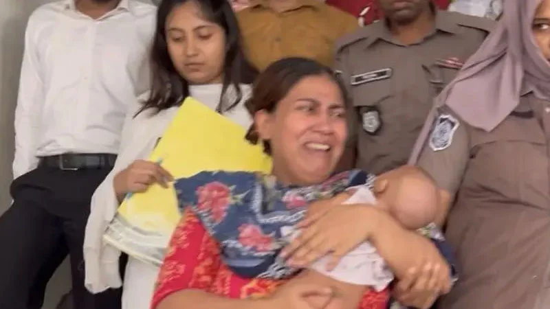 দেড় মাসের শিশুকে নিয়েই কারাগারে যুব মহিলা লীগ নেত্রী