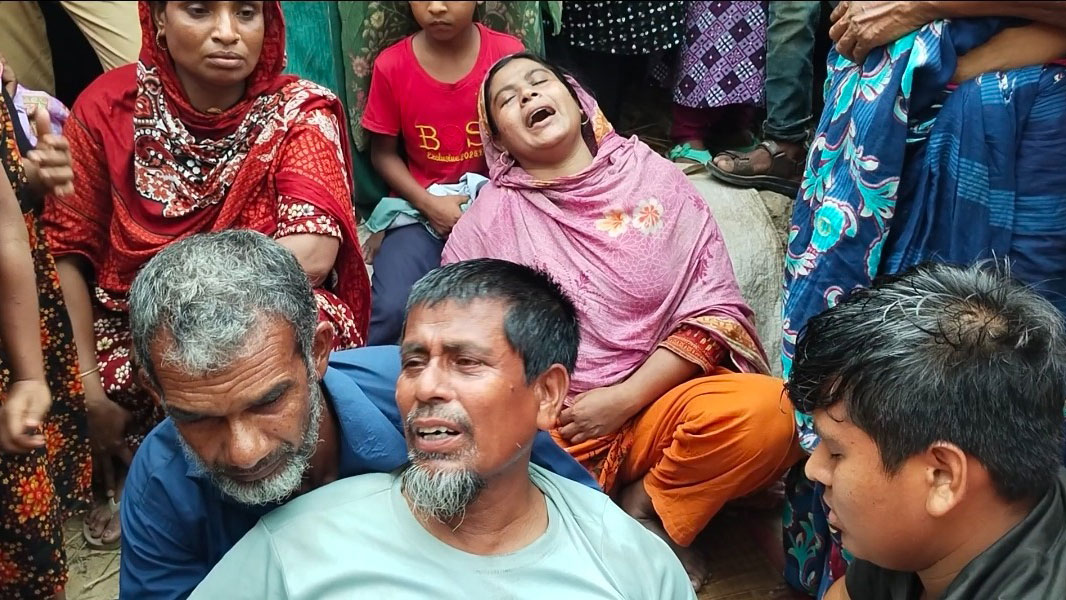 নওগাঁয় দুই সন্তানসহ দম্পতি খুনের ঘটনায় মামলা দায়ের