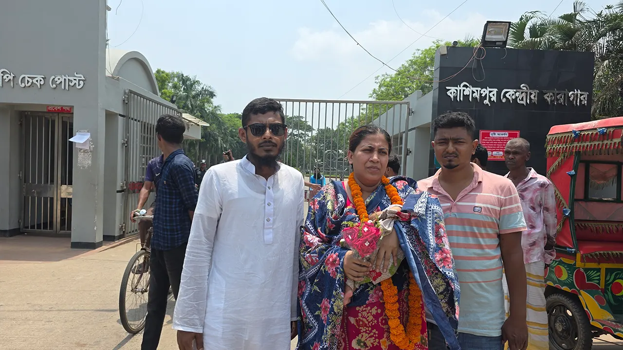 সন্তানসহ মুক্তি পেলেন সেই যুব মহিলা লীগ নেত্রী