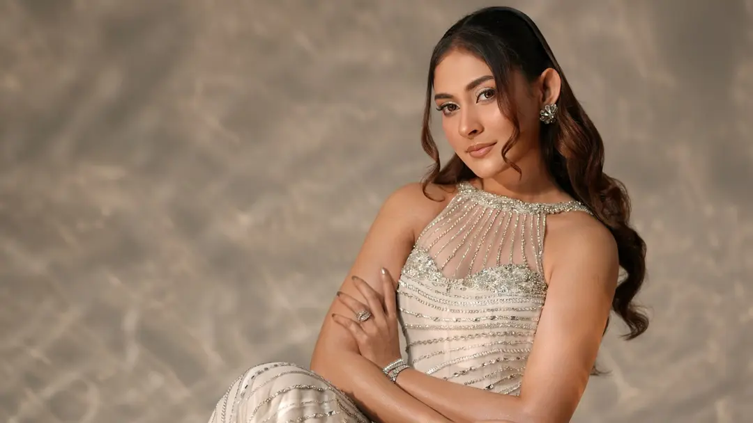 স্টাইল আর আভিজাত্যে নজর কাড়লেন মেহজাবীন