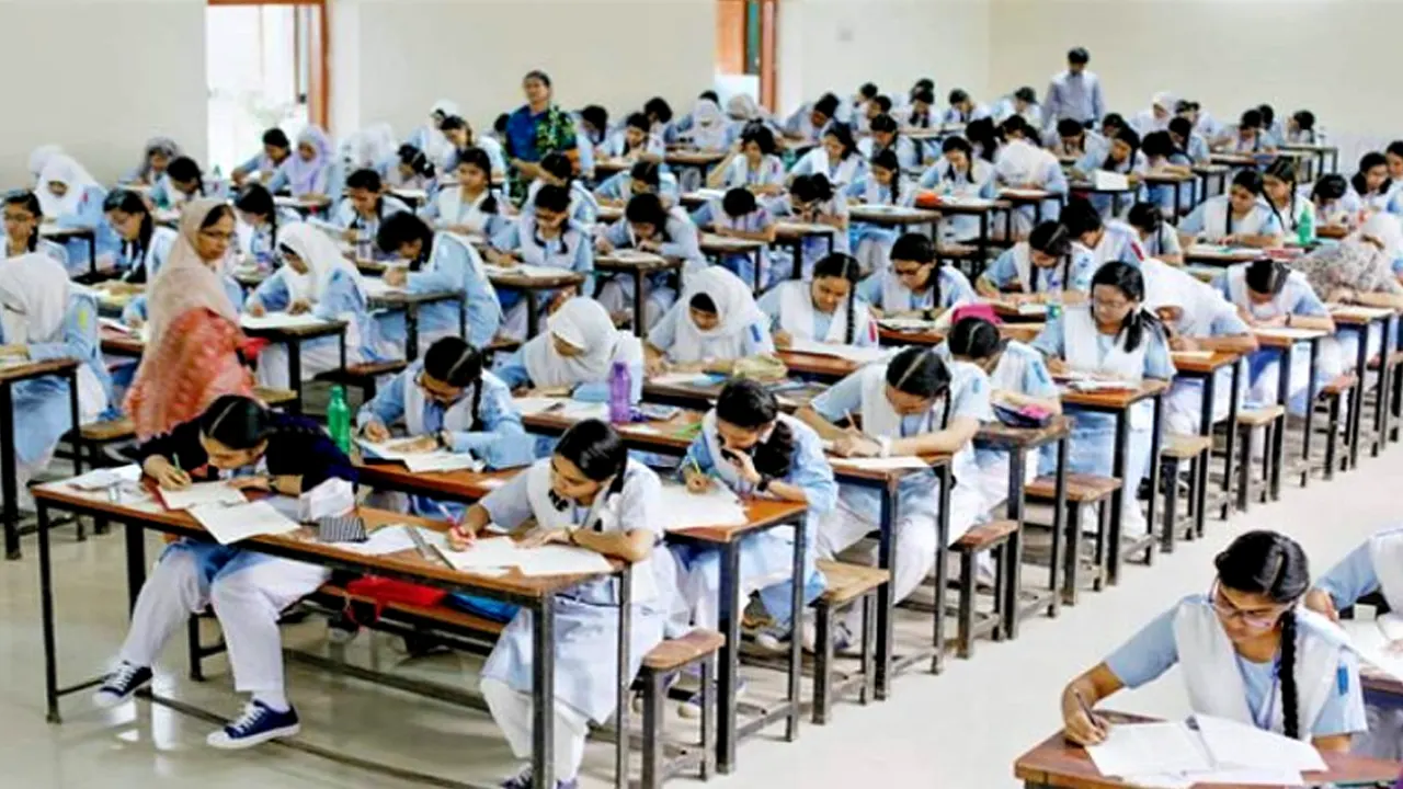 এসএসসি ও এইচএসসি পরীক্ষা ডিসেম্বরে নেওয়ার পরিকল্পনা
