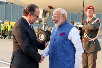 ৪১ বছর পর অস্ট্রিয়া গেলেন ভারতের কোনো প্রধানমন্ত্রী