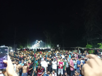 গভীর রাতে 'রাজাকার- রাজাকার' স্লোগানে উত্তাল রাবি