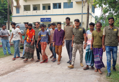 চাঞ্চল্যকর ডাকাতির রহস্য উদঘাটন, ডাকাতচক্রের ৮ সদস্য গ্রেপ্তার