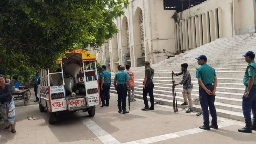 বায়তুল মোকাররমে পুলিশের কড়াকড়ি, আটক ৩