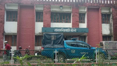 কলেজছাত্রীকে বিবস্ত্র করে নির্যাতন, লজ্জায় আত্মহত্যা