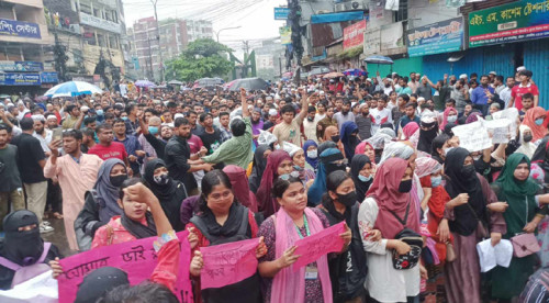 চট্টগ্রামে বৃষ্টি উপেক্ষা করে আন্দোলনকারীদের মিছিল