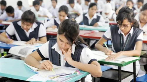 ১১ আগস্টের পর থেকে এইচএসসির সব পরীক্ষা স্থগিত