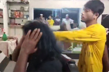 সাড়ে ৬ বছর পর প্রতিজ্ঞা ভেঙে মাথার চুল কাটলেন মোজাম্মেল !