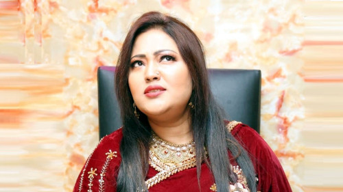 দেশেই আত্মগোপনে মমতাজ