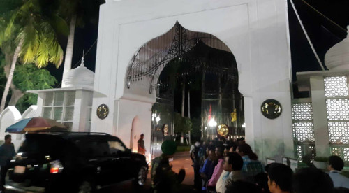 শপথ অনুষ্ঠানে যোগ দিতে বঙ্গভবনে ঢুকছেন আমন্ত্রিতরা