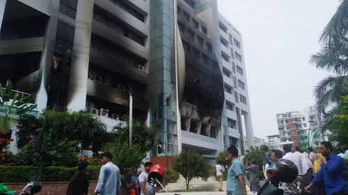 আগুনে পোড়া রাজশাহী নগর ভবন, বিপর্যস্ত নাগরিক সেবা