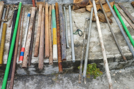 পাবিপ্রবি'র হল থেকে দেশীয় অস্ত্র ও মাদকদ্রব্য উদ্ধার করলো শিক্ষার্থীরা