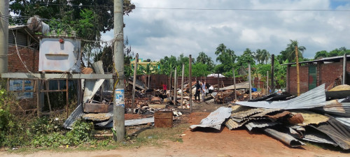 দুর্গাপুরে ভাংগরির গুদামে  আগুন, ভস্মীভূত ১২ লাখ  টাকার মালামাল