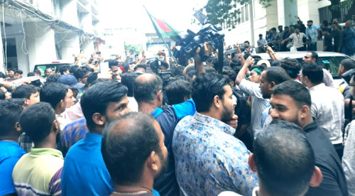 সচিবালয়ে ঢুকে পড়েছে এইচএসসি শিক্ষার্থীরা