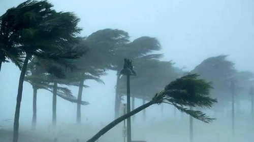 রাতেই ১২ জেলায় ৬০ কিলোমিটার বেগে ঝড়ের পূর্বাভাস