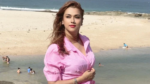 দান করে ফেসবুকে ছবি দিতে লজ্জা পান ববি