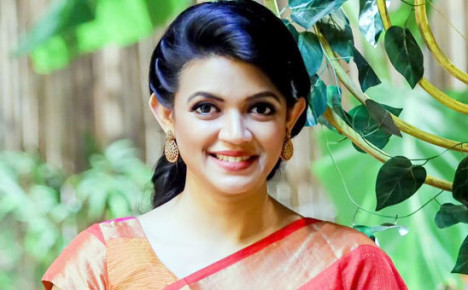 শাকিবের নায়িকা এবার রান্নাঘরে