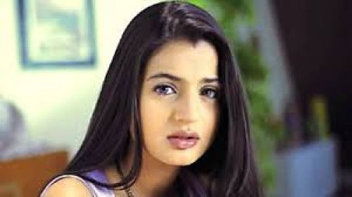 ১৯ বছরের ছোট যুবকের সঙ্গে আমিশার প্রেম!