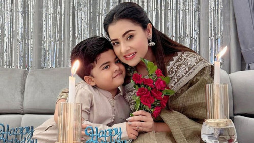 ছেলেকে নিয়ে কেক কেটে আবেগপ্রবণ বুবলী