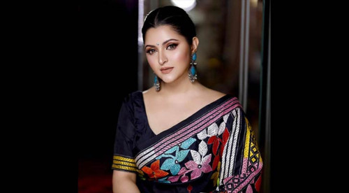 ফেসবুকে পরী মণির বিষাদময় পোস্ট