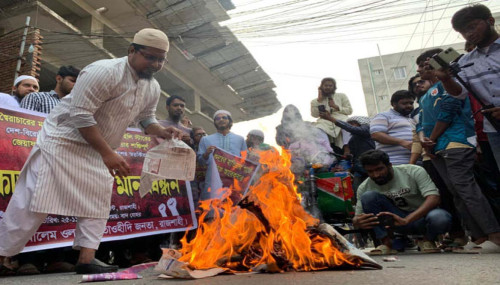 রাজশাহীতে প্রথম আলো ও ডেইলি স্টারের বিরুদ্ধে বিক্ষোভ