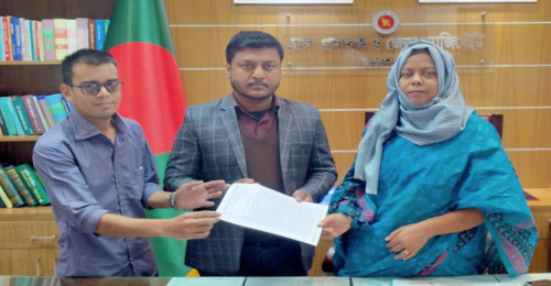 পুকুর ভরাট বন্ধের দাবিতে রাজশাহীর প্রশাসনকে স্মারকলিপি