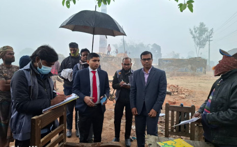 চারঘাটে তিন ইটভাটায় ৩ লাখ টাকা জরিমানা