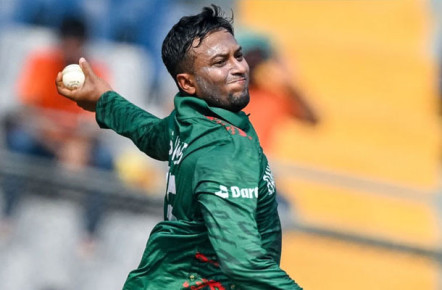 আন্তর্জাতিক ক্রিকেটে নিষিদ্ধ সাকিবের বোলিং