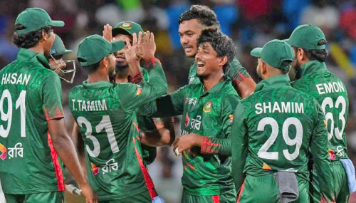 লাল সবুজের পতাকা উঁচিয়ে ধরল টাইগাররা