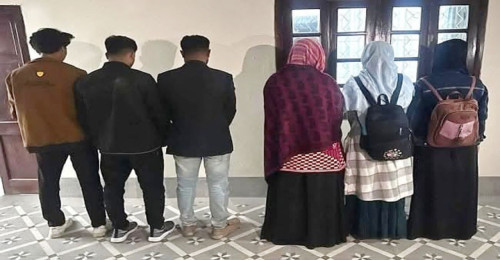 রাজশাহীতে আবাসিক হোটেল থেকে ছয় তরুণ-তরুণী আটক