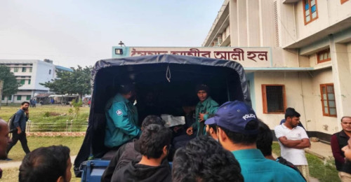 রাবির হলে গাঁজা সেবনের সময় ৩ শিক্ষার্থী আটক