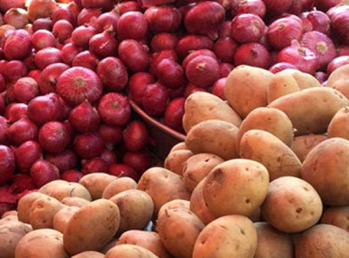 সপ্তাহের ব্যবধানে কমেছে আলু ও পেঁয়াজের দাম