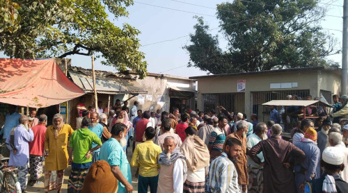 গোদাগাড়ীর সেই চর জরিপে গিয়ে অবরুদ্ধ ১০ সার্ভেয়ার