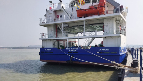 বাংলাদেশ থেকে জাহাজ যাচ্ছে আমিরাতে