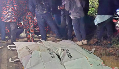 রাজশাহীর মোহনপুরে ট্রাক চাপায় তিন তরুণের মৃত্যু