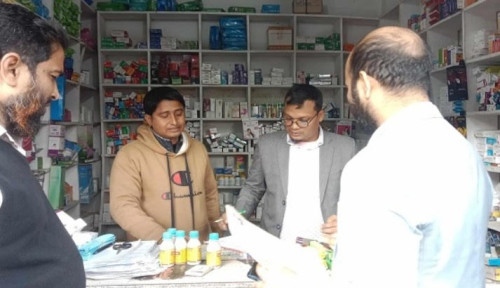 দুর্গাপুরে মেয়াদ উত্তীর্ণ ঔষধ বিক্রি করায় ভ্রাম্যমাণ আদালতে অর্থদন্ড