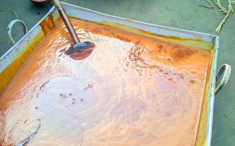 লোভের থাবায় ম্লান খেজুর গুড়ের আঞ্চলিক খ্যাতি