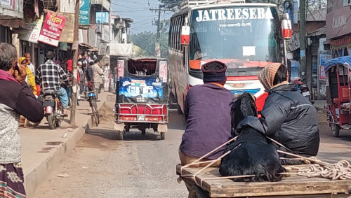 বানেশ্বর-ঈশ্বরদী সড়ক প্রশস্ত হলেও সুগম হয়নি চলাচল