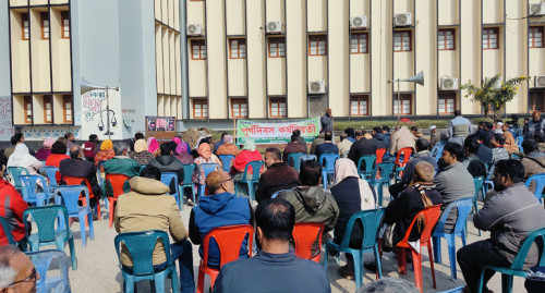 আবারও কর্মবিরতিতে রাবি কর্মকর্তা-কর্মচারীরা
